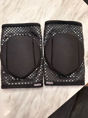 Queen Knee Pads - black